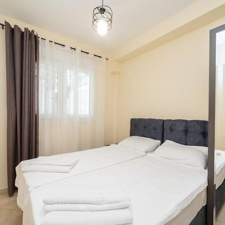 Thea Apartments Nea Iraklitsa Bagian luar foto