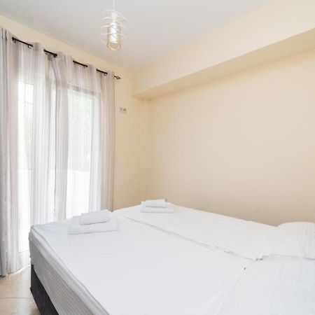 Thea Apartments Nea Iraklitsa Bagian luar foto