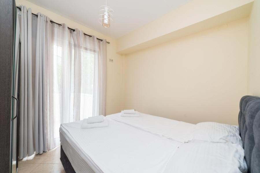 Thea Apartments Nea Iraklitsa Bagian luar foto